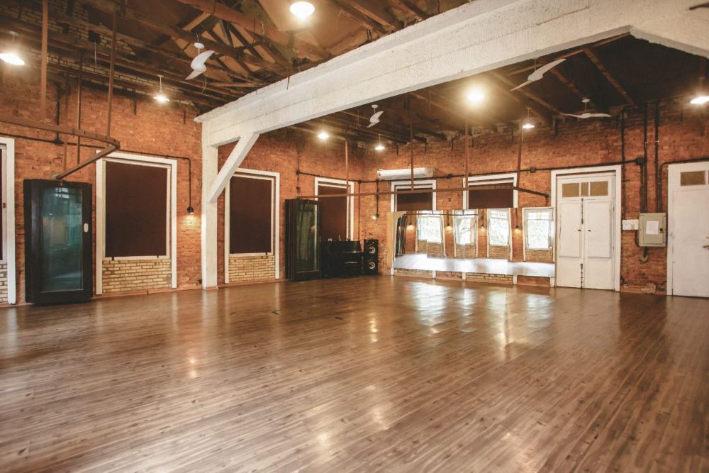 Salão Corpo, sala de dança com espelho